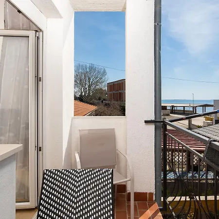 アパート Majer メドゥリン