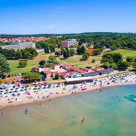 アパート Majer メドゥリン